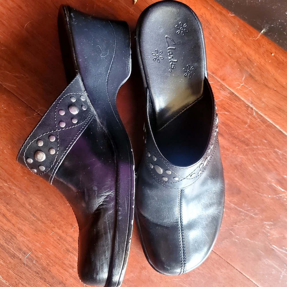 Studded leather clogs women's 6.5 M by Clarks.